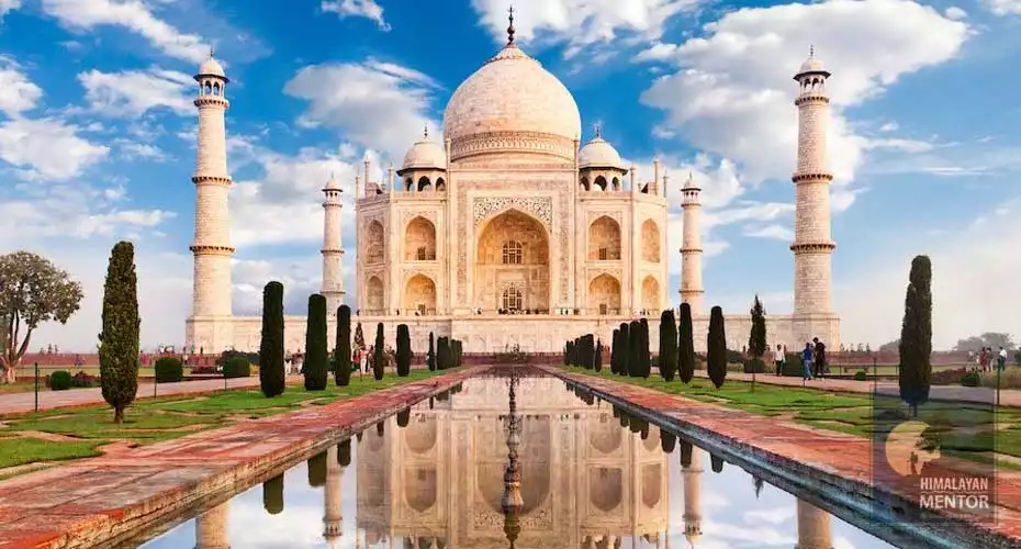 Taj Mahal, the jewel of Muslim art in India! 